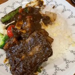 トマト - タンをご飯に乗せたところ