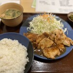 とんき - 豚ロースしょうが焼定食（ご飯大盛り）＋肉多め
850円＋250円