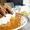 Akari - カツカレー　チキン(￥850)、大盛り(￥200)。深皿にて…