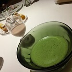 レフェルヴェソンス - いつの頃からか目の前でお抹茶を立ててくれるのが定番に。目覚めて茶道の道に進んだ外国人スタッフさんもいらっしゃいましたね