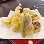 Mendokoro Fujikou - えび天2本と野菜たち
