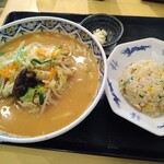 Mampuku - 味噌ラーメンとミニチャーハンセット 870円