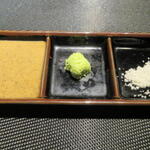 神戸牛 個室 ステーキ 吉祥 - ステーキソースと山葵と塩