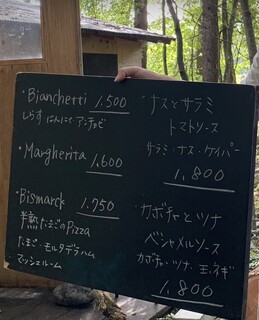 LIAEU - 黒板にピザメニュー