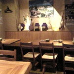 沖縄料理 うりずん食堂 - 店内テーブル席