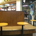 スターバックス・コーヒー - 夜は堂々とカップル専用席にも。対話とオシャレ好きな大人の倹約デート？