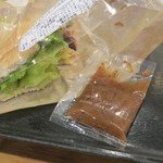 スターバックス・コーヒー - 半分食べてからようやくドレッシングに気付いた(笑)