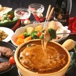 グリルハンター - 料理写真:人気のチーズたっぷりビーフシチューフォンデュ鍋！冬限定