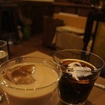 アラビヤコーヒー - カフェオレ450円とアイスコーヒー400円