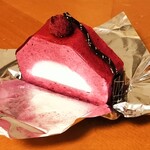 シュトラウス - カシスケーキ(青森県産のカシスを使ったケーキ)450円