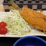 にしむら - アジフライ＆お刺身定食 1870円。