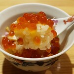 四谷 うえ村 - スペシャル丼
          ・熊本の緑米(古代米の一種で最上級の餅米)
          ・ズワイガニ
          ・イクラの塩漬け