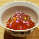 四谷 うえ村 - スペシャル丼
          ・熊本の緑米(古代米の一種で最上級の餅米)
          ・ズワイガニ
          ・イクラの塩漬け
