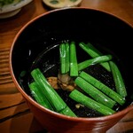 勢麟 - 韮とお醤油だけの肝吸い。これが大好きなんです。