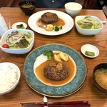 盛盛亭 - プレミアム信州牛ハンバーグ手前200g奥250g