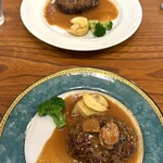 盛盛亭 - プレミアム信州牛ハンバーグ手前200g奥250g