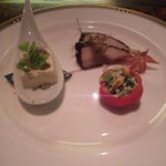 銀座ステーキハウス エリュシオン - 鯖のスモーク、白いキノコのムース、春菊と蟹の白和え