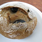 神保町 傳 - 丹波産黒豆パン