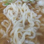 喜多屋 - 中太麺がスープに絡む