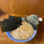 中華そば 吾衛門 - チャーシュー麺タマネギマシ海苔マシ。セアブラマシよりマシなタマネギマシ。セアブラマシは無いし元々セアブラナシ