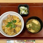 Nakau - 炭火焼き親子丼（並） ¥590 ＋ 京風つけもの&みそ汁 ¥150