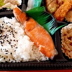 不二仕出し店 - 選べるおかず 紅鮭