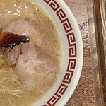 双喜紋 - ラーメン630円辛味・ニンニク有り有りのネギ抜き　右