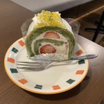 BLANC - 料理写真:まっちゃロ〜ル、フィルムを取る前(*ﾟ▽ﾟ*)