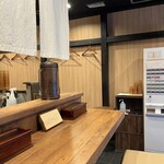 炭火焼濃厚中華そば 奥倫道 - カウンター