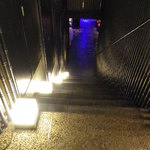 地下に入っていきます