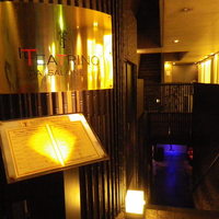 IL TEATRINO DA SALONE - 金色バックの看板
