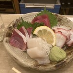 酒場 ふくろ - 刺し盛りはマグロ、イカソーメン、タコ、ブリ