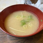 カレー屋けんちゃん - カレーについてる味噌汁