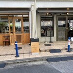 ブラン ア ラ メゾン - 左隣はケーキ屋さん