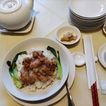 美味飲茶酒楼 - メインの、ご飯ものです♪スペアリブの豆鼓ソース丼。大変美味しかったです。