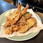 登良屋 - 一人前盛に 海老をプラスしました