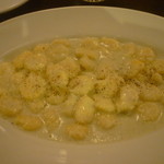 アウストロ - ジャガイモのニョッキゴルゴンゾーラクリームソース