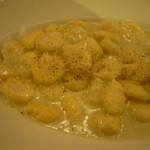 アウストロ - ジャガイモのニョッキゴルゴンゾーラクリームソース