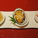 中国料理 XVIN - 前菜３種：中央に珠玉の鮑