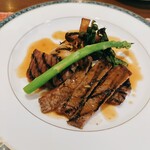 ビストロ アン ファミーユ - 本日のお肉料理【広島牛と牛タン】（1人分）