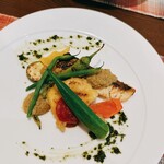 ビストロ アン ファミーユ - 草津港からのお魚料理【カジキマグロのフリットと鯛のグリル】（1人分）