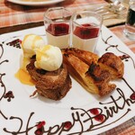 ビストロ アン ファミーユ - デザート盛り合わせ【アップルパイ、ラズベリーのヨーグルトパンナコッタ、チョコロールケーキ、梨、バニラアイス】（2人分）