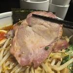 櫻井中華そば店 - 吊るし焼き焼豚は風味も良く肉厚でボリューミー