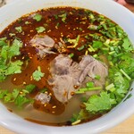 花臨蘭州牛肉麺 - とても鮮やか