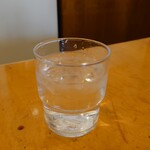 Shantan Ramen Chorori - 氷の入った冷たいお水を提供してくれます。