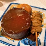 Mukashino Yabaton - 味噌おでん。分厚い大根に玉子、豚モツ。