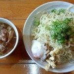 げん月 - つけ麺の醤油、量２倍（上方から）