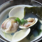 Grilled clams steamed with sake