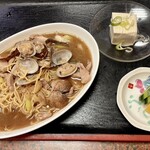 吉田屋 - アサリ生姜煮ラーメン。