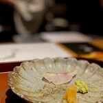 馳走 啐啄一十  - ノドグロ。 少し残念だった白甘鯛を見返すような素晴らしいノドグロでした。 炙り香、温度、皮目の食感、身の旨味、上品な脂。 この１切れで、多層的、重層的に口の中は幸せで満たされました。 お刺し身オールスターズのトリを担うに十分な存在感。 おかわり欲しかった・・
